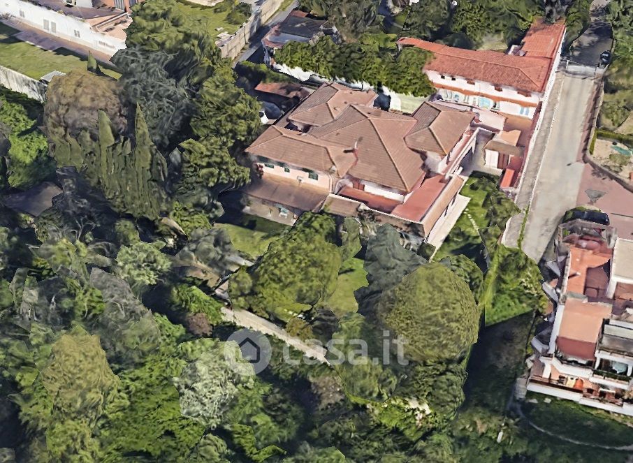 Villa in Vendita in Via Pacchioni 21 a Roma