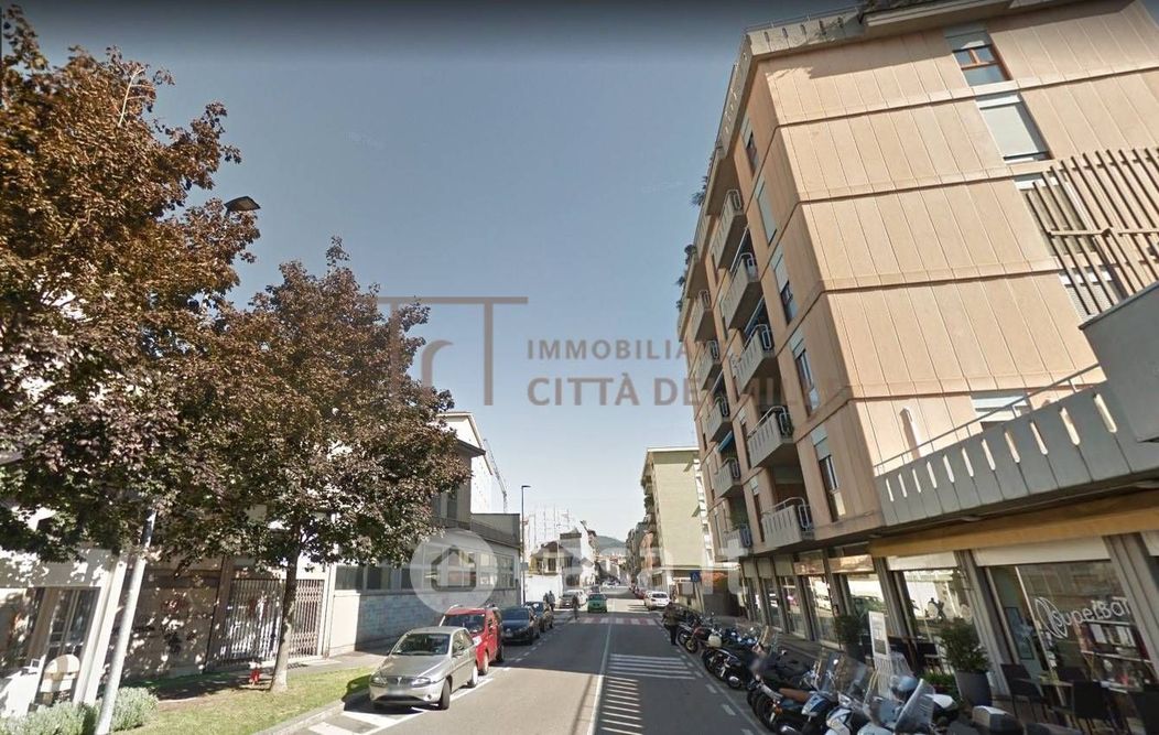 Negozio/Locale commerciale in Vendita in Via Don Luigi Palazzolo a Bergamo