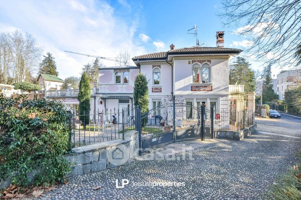 Villa in Vendita in Via Fiume 46 a Varese