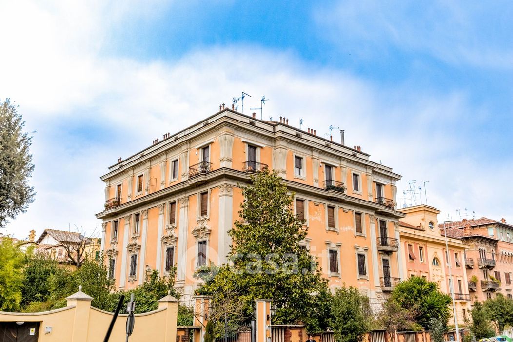 Appartamento in Vendita in Via Giovanni Battista de Rossi a Roma
