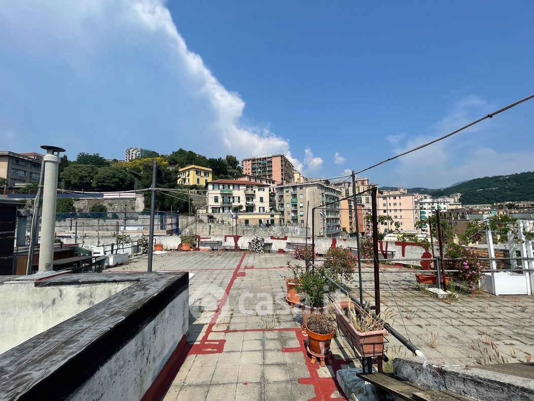 Appartamento in Vendita in Via Giuseppe Piantelli a Genova
