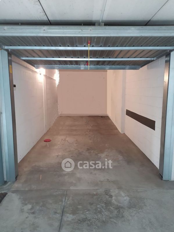 Garage/Posto auto in Vendita in Via sanzio a Ponte San Pietro