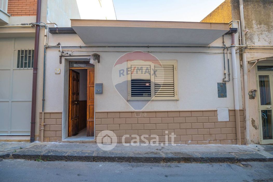 Casa Bi/Trifamiliare in Vendita in Via Trapani 17 a Caltagirone