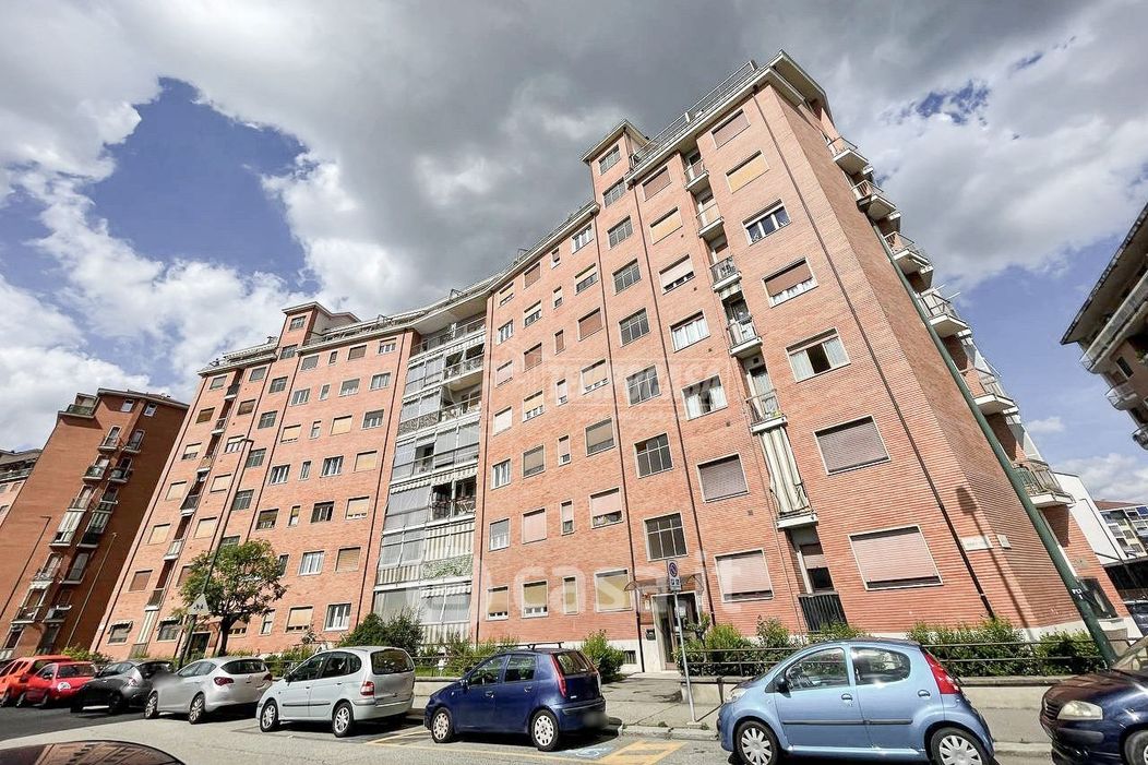 Appartamento in Vendita in Via Andrea Paris 2 a Torino