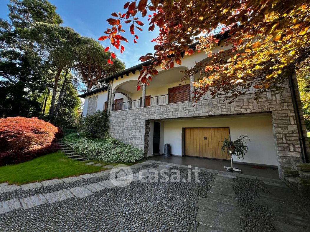 Villa in Vendita in Via Bligny 12 a Varese
