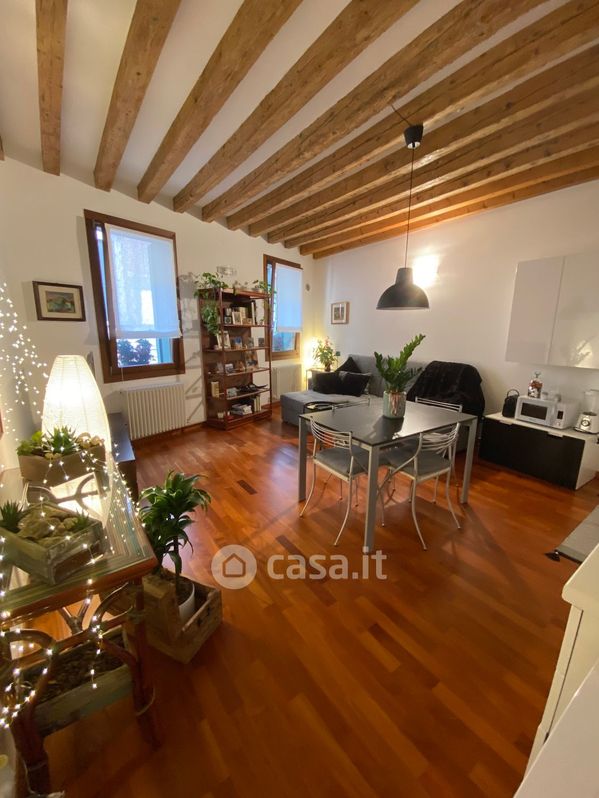Appartamento in Affitto in Via Carlo Alberto a Treviso
