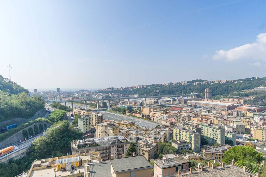 Appartamento in Vendita in Viale Michelangelo Buonarroti 66 a Genova