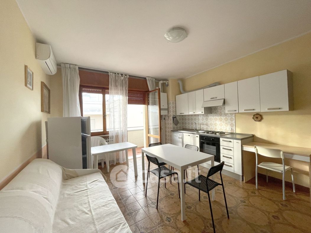 Appartamento in Affitto in Viale michelangelo a Riccione