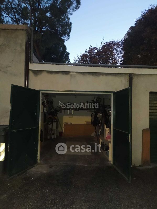 Garage/Posto auto in Affitto in Viale Guglielmo Oberdan a Terni