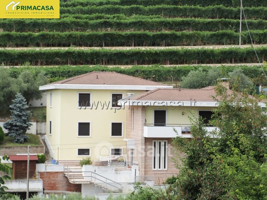 Villa in Vendita in Via del Bersagliere 5 a Negrar di Valpolicella