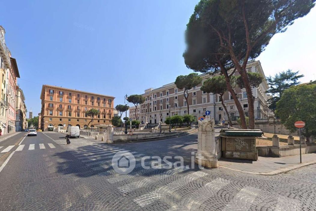 Appartamento in Vendita in Piazza del Viminale a Roma