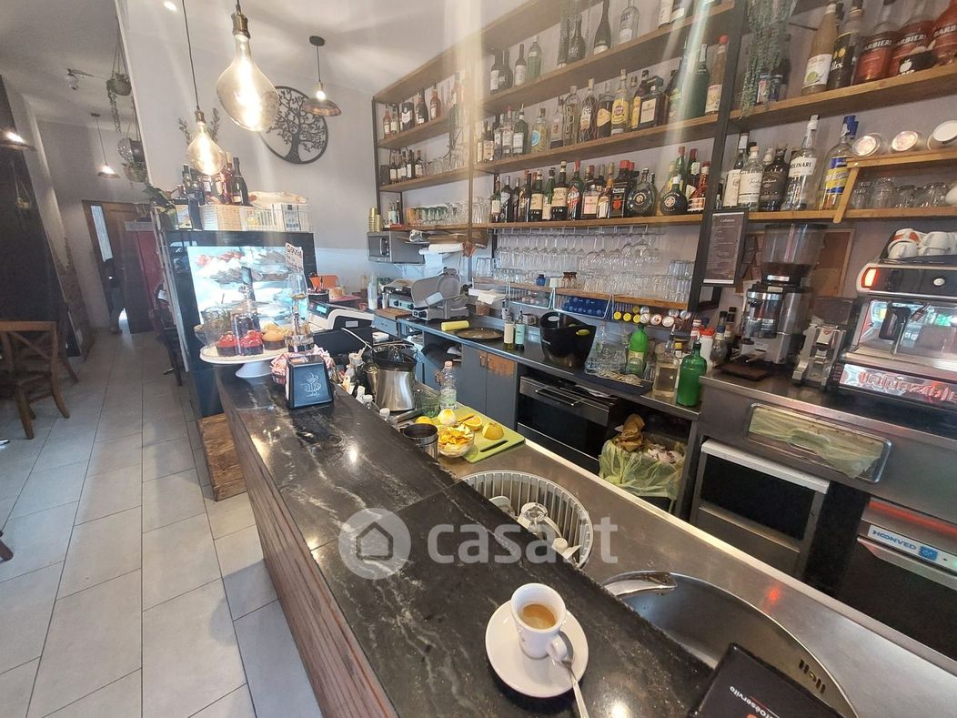 Bar in Vendita in Via Teodosio 70 a Milano