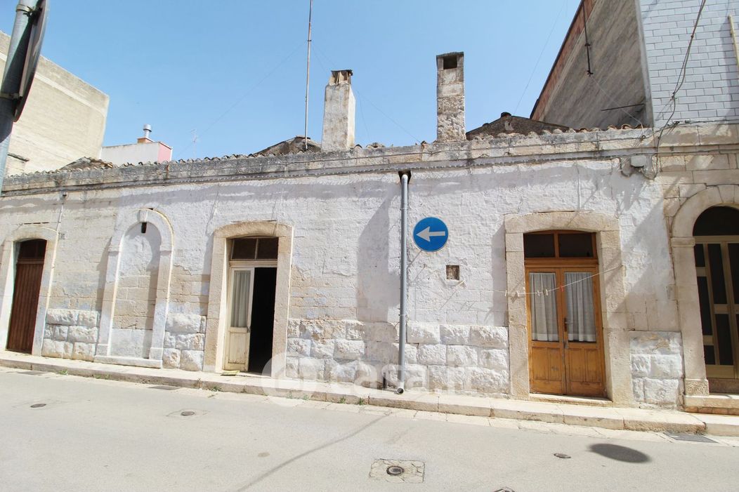 Casa indipendente in Vendita in Via Crispi 39 a Sammichele di Bari
