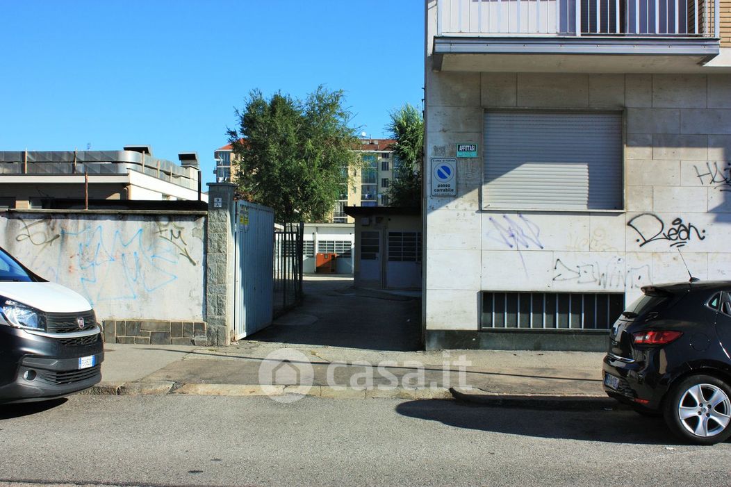 Garage/Posto auto in Affitto in Via Carolina Invernizio 9 a Torino