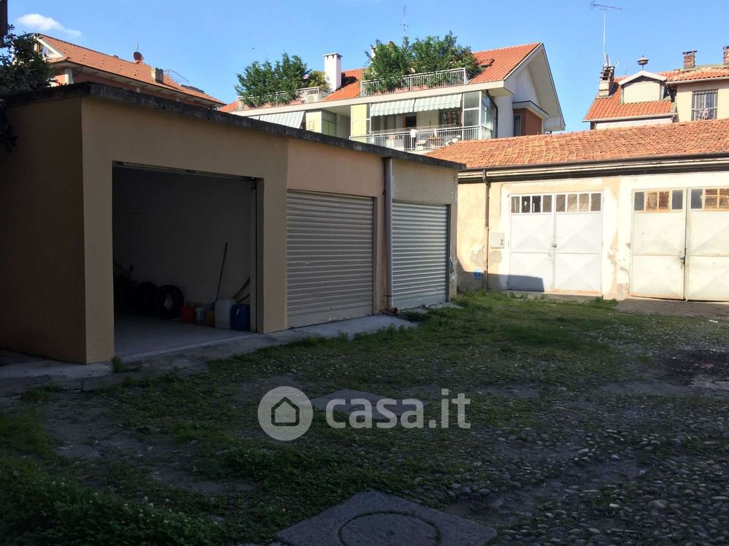 Garage/Posto auto in Vendita in Via Bussoleno 10 a Torino