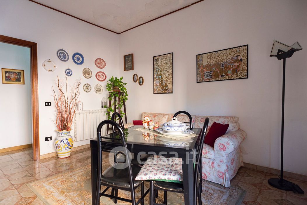 Appartamento in Vendita in Via NUDA PROPRIETA' Via Enrico Caruso a Napoli