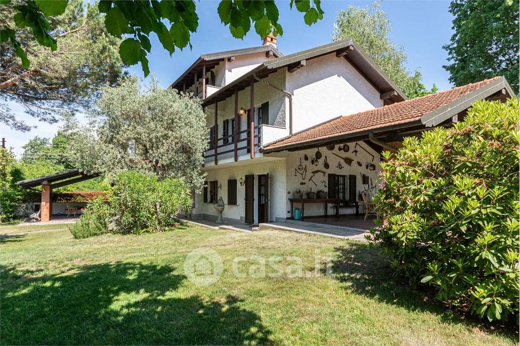 Villa in Vendita in Via G. Marconi 5 a Agrate Conturbia
