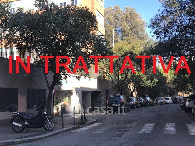 Garage/Posto auto in Vendita in Via Lucca a Roma