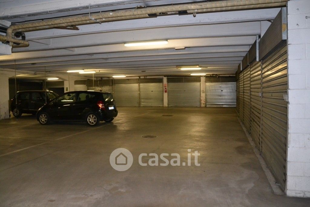 Garage/Posto auto in Affitto in Via Francesco Petrarca 32 a Torino
