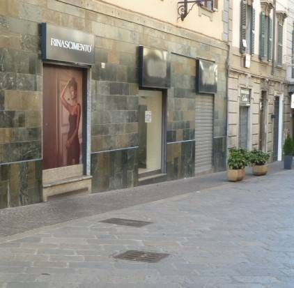 Negozio/Locale commerciale in Affitto in Via Don Antonio Mascari a Lecco