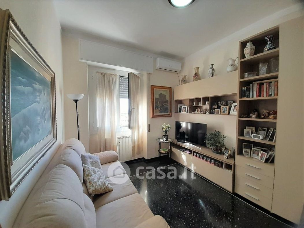 Appartamento in Vendita in Via San Romolo a Genova