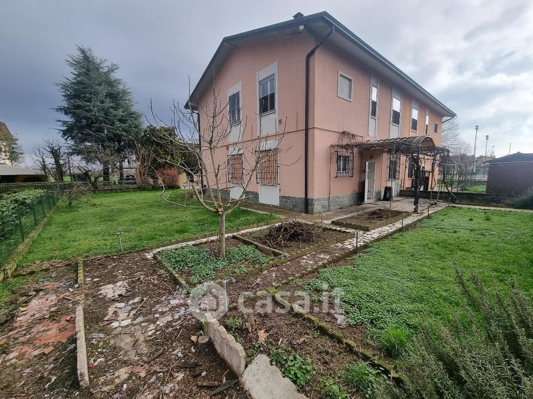 Casa Bi/Trifamiliare in Vendita in Via Fratelli D'Italia 13 a Cremona