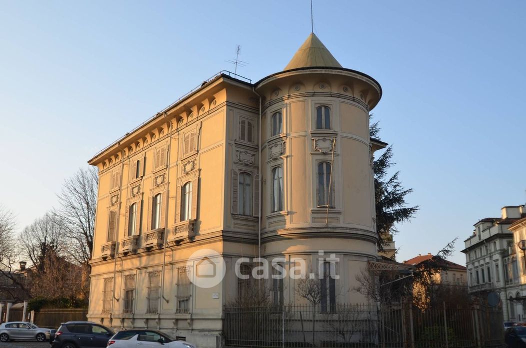 Palazzo in Affitto in Via Vincenzo Vela 5 a Torino