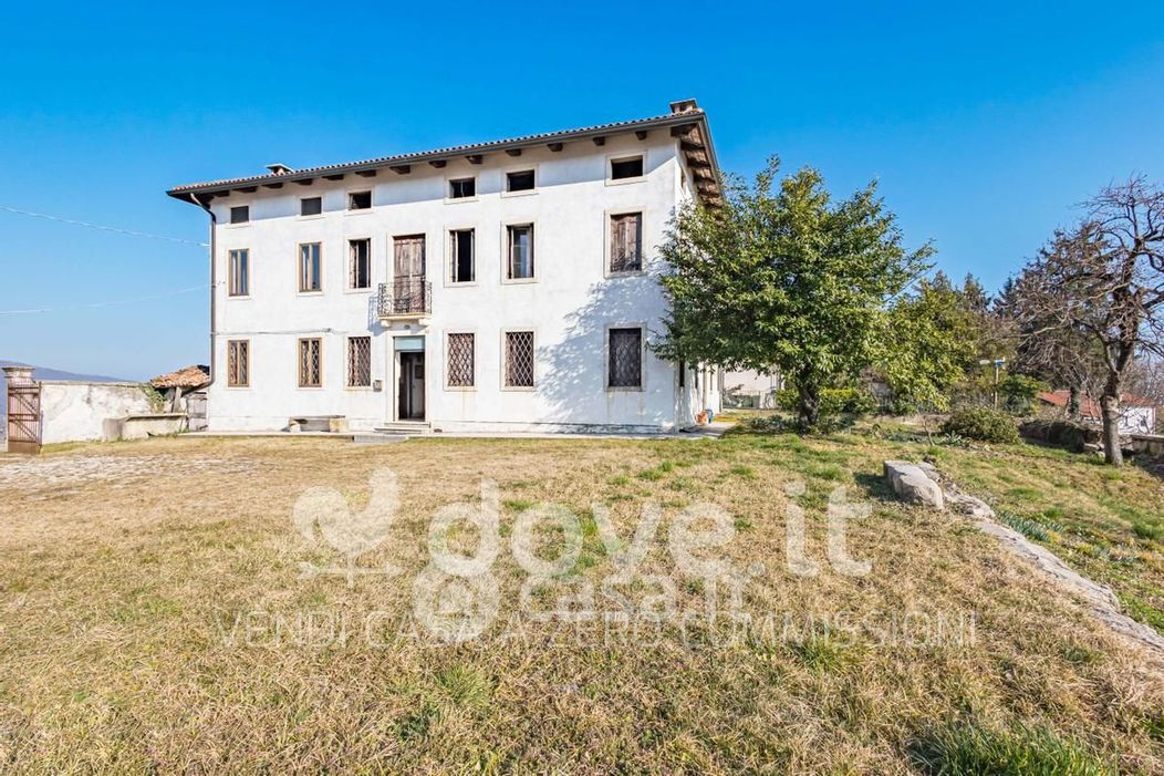 Villa in Vendita in Via Terrarossa 13 a Brogliano