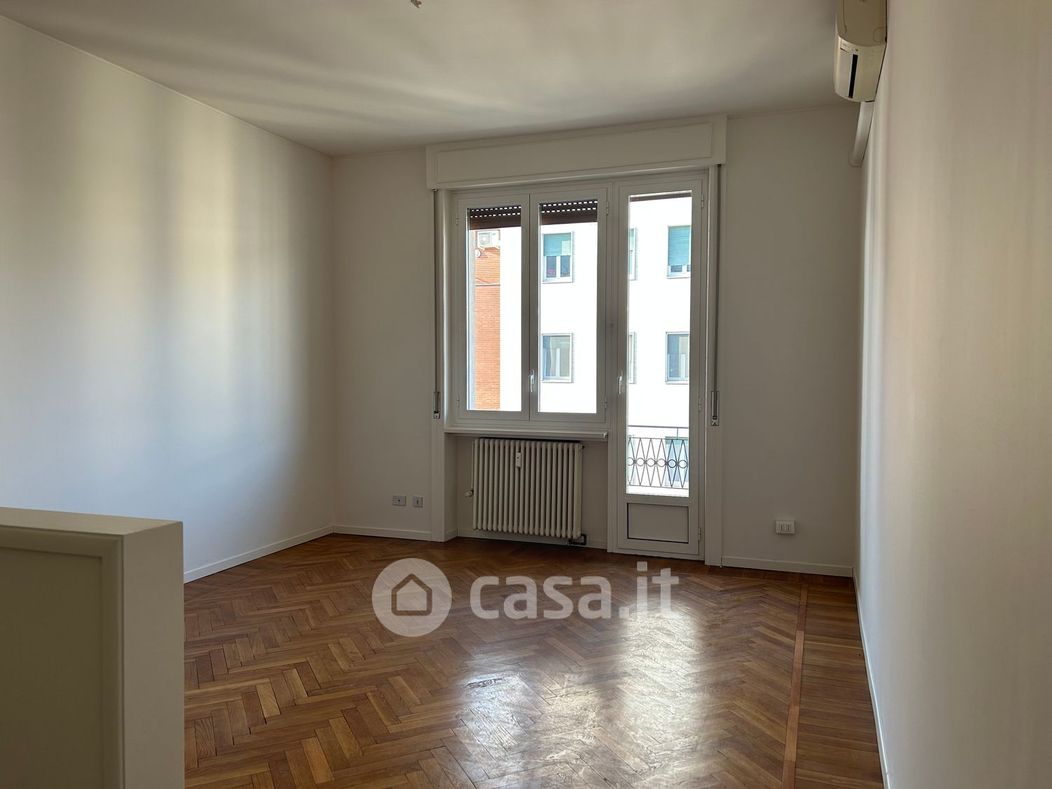 Appartamento in Affitto in Corso Genova 5 a Milano