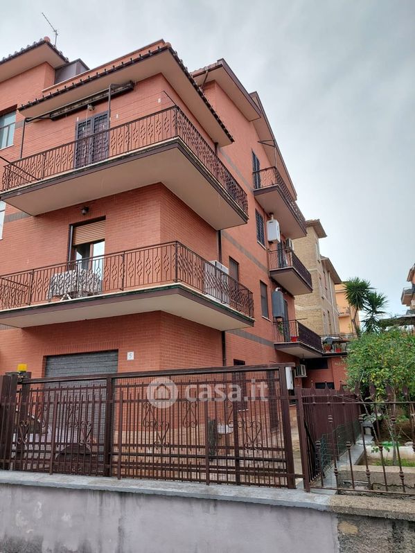Appartamento in Vendita in Via Capovalle 3 a Roma