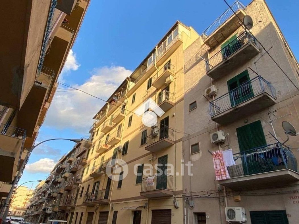 Appartamento in Vendita in Palermo, Via Fratelli Campo - Corso Dei Mille 46 a Palermo
