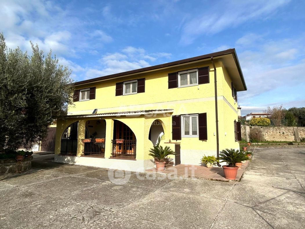 Villa in Vendita in Via Colle Calcagno a Velletri