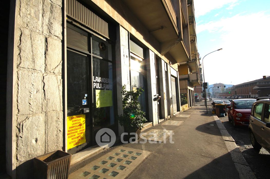Negozio/Locale commerciale in Vendita in Via Reiss Romoli 4 a Torino