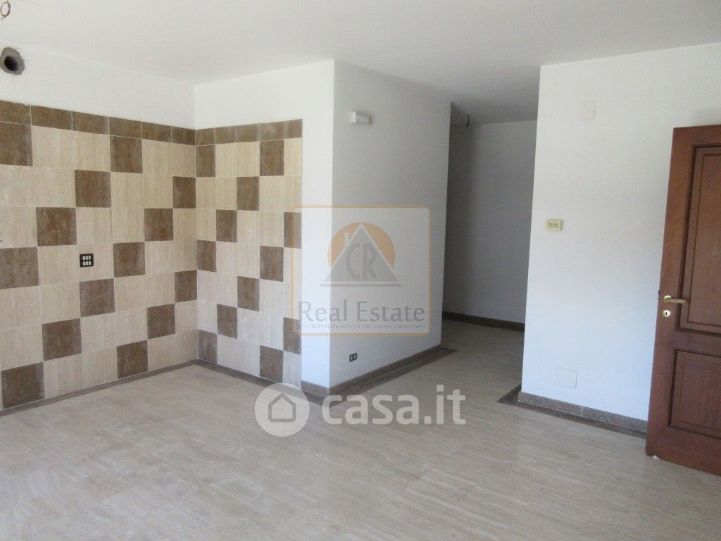 Appartamento in Affitto in Via dei Mille a Carrara