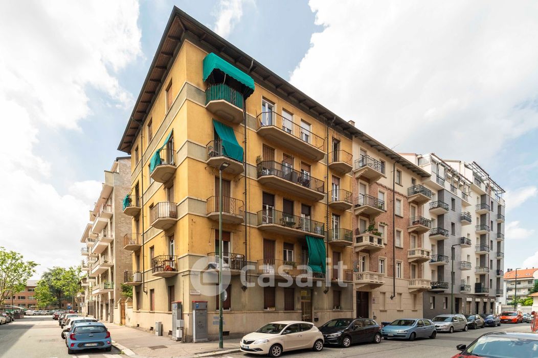 Appartamento in Vendita in Via Borgosesia 105 a Torino