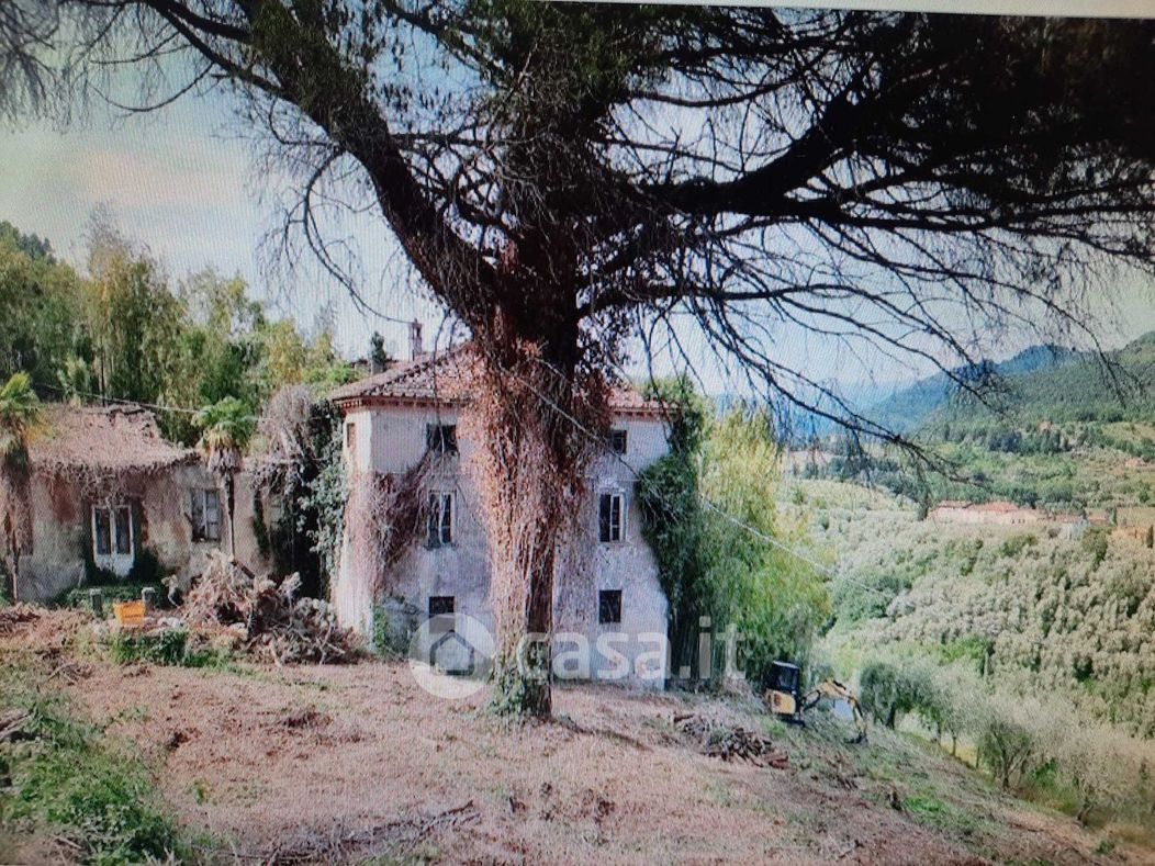 Rustico/Casale in Vendita in Via Onacrog a Lucca