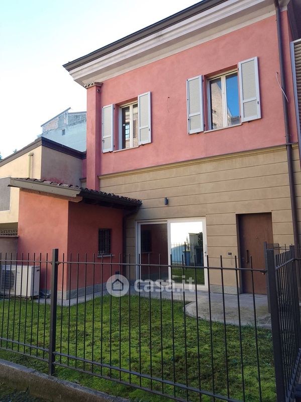 Casa indipendente in Vendita in Via Nova a Piacenza