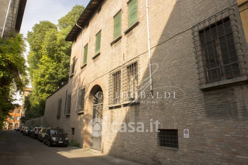 Palazzo in Vendita in Via Emilia San Pietro a Reggio Emilia