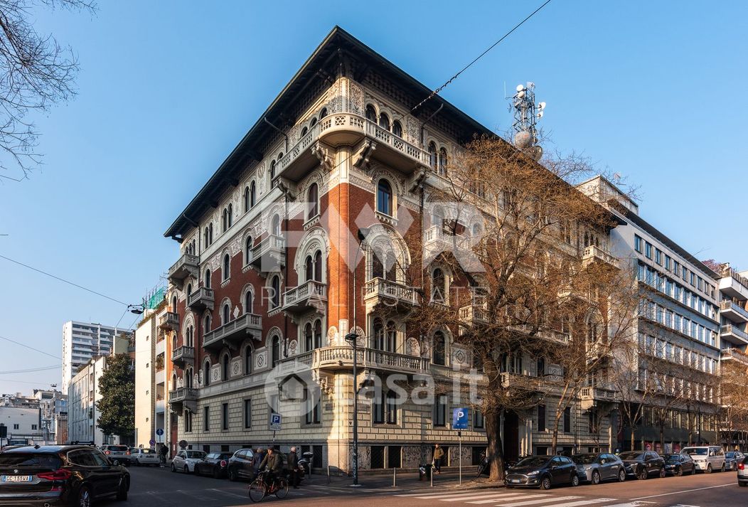 Appartamento in Vendita in Via Andrea Massena a Milano