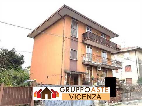 Appartamento in Vendita in Via Tagliamento 28 a Montecchio Maggiore