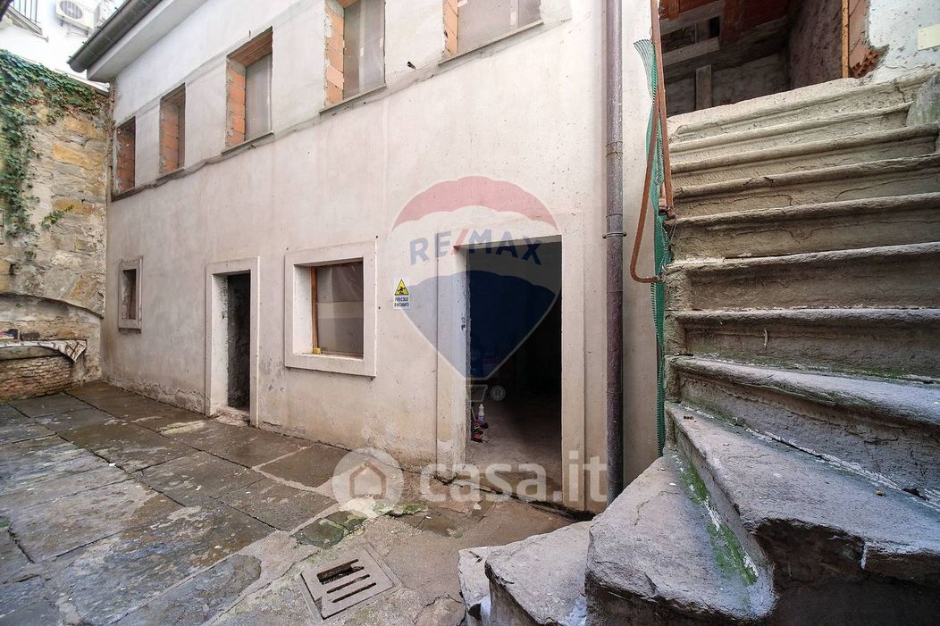 Casa Bi/Trifamiliare in Vendita in a Trieste