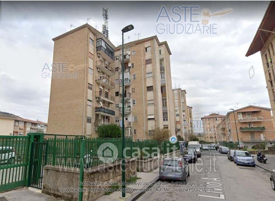 Appartamento in Vendita in Via Livio Andronico 20 a Napoli