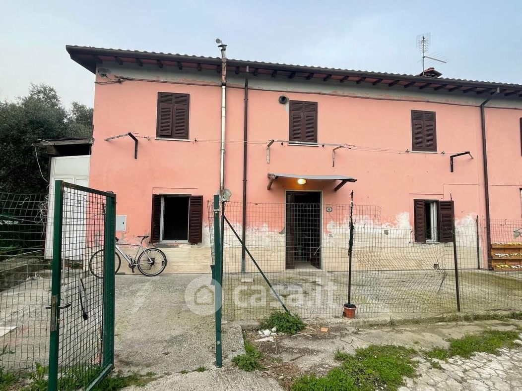 Casa Bi/Trifamiliare in Vendita in Via dei Corsi a Carrara