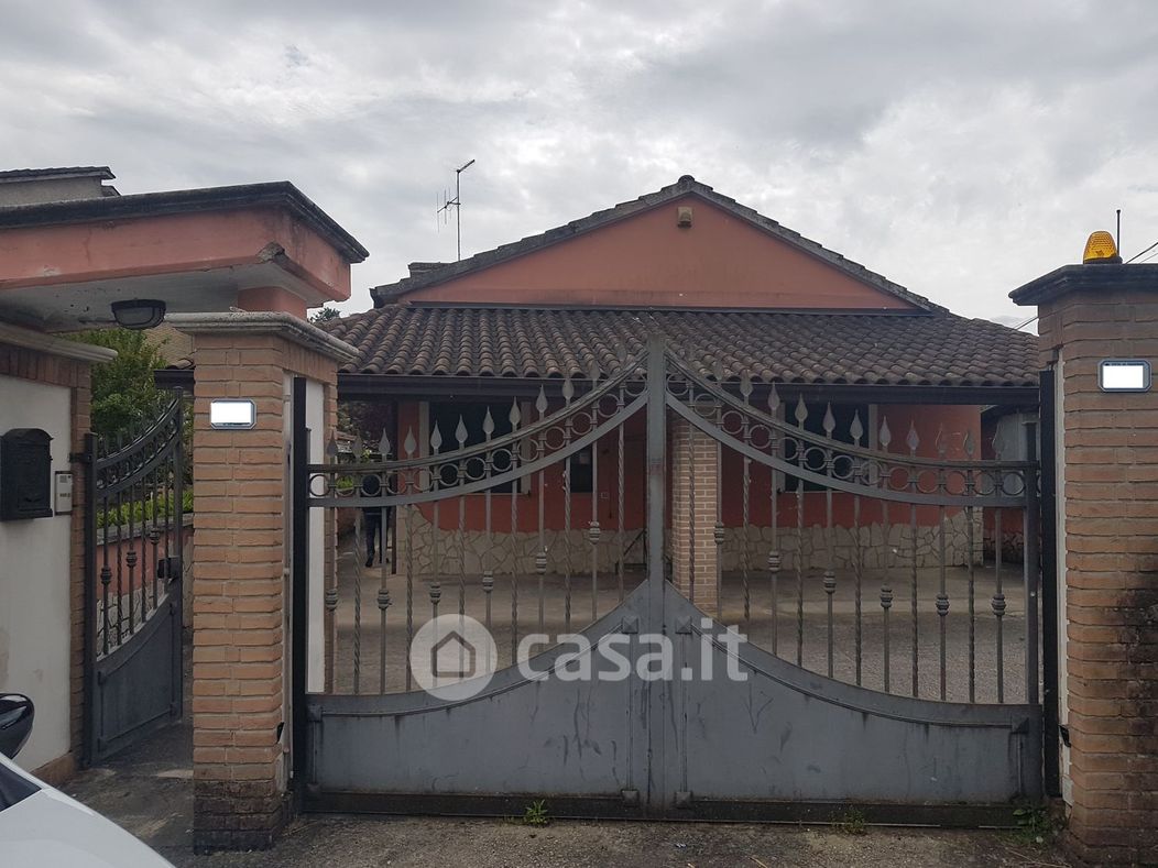 Casa indipendente in Vendita in Via Variante Casilina a Frosinone