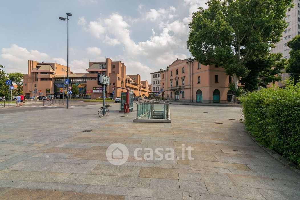 Negozio/Locale commerciale in Vendita in Piazzale Guglielmo Marconi a Piacenza