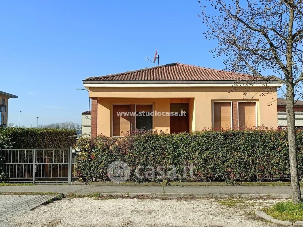 Villa in Vendita in Via Bergamo a Cremona
