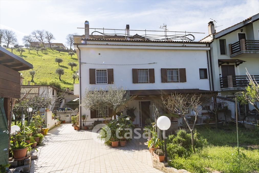Villa in Vendita in Via Colle dell'Ara a Chieti