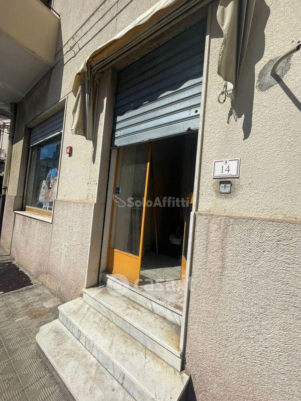 Negozio/Locale commerciale in Affitto in Via Monsolini a Reggio Calabria