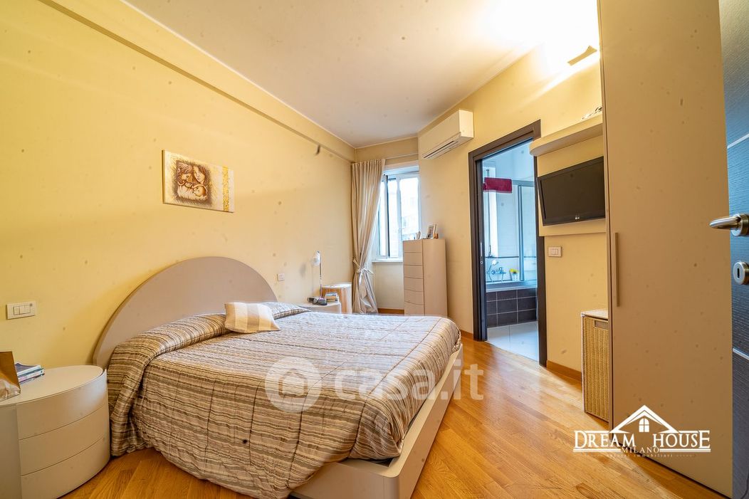 Appartamento in Vendita in Via CENISIO 76 a Milano