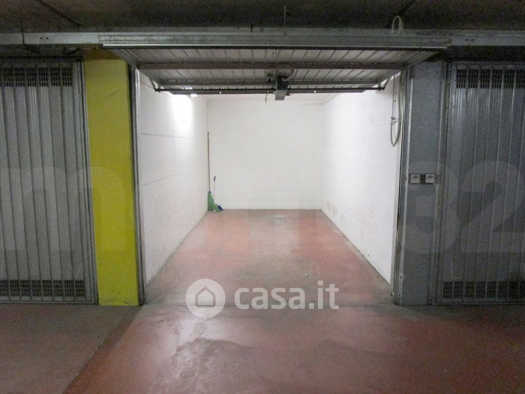 Garage/Posto auto in Vendita in Via Numa Pompilio a Milano